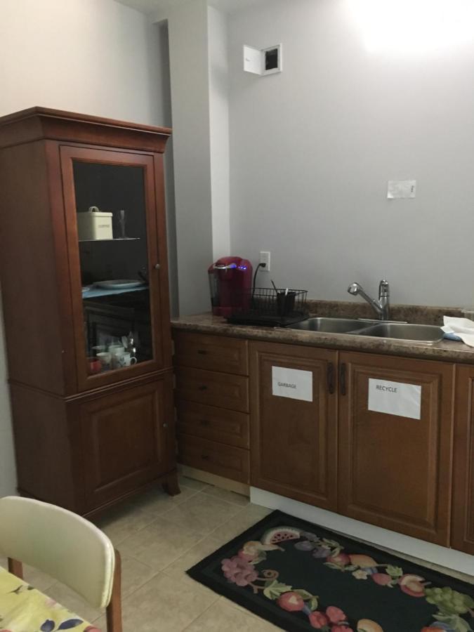 Freeda'S Place Торонто Экстерьер фото