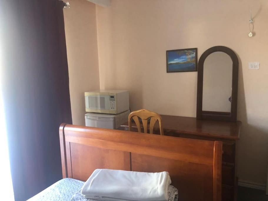 Freeda'S Place Торонто Экстерьер фото